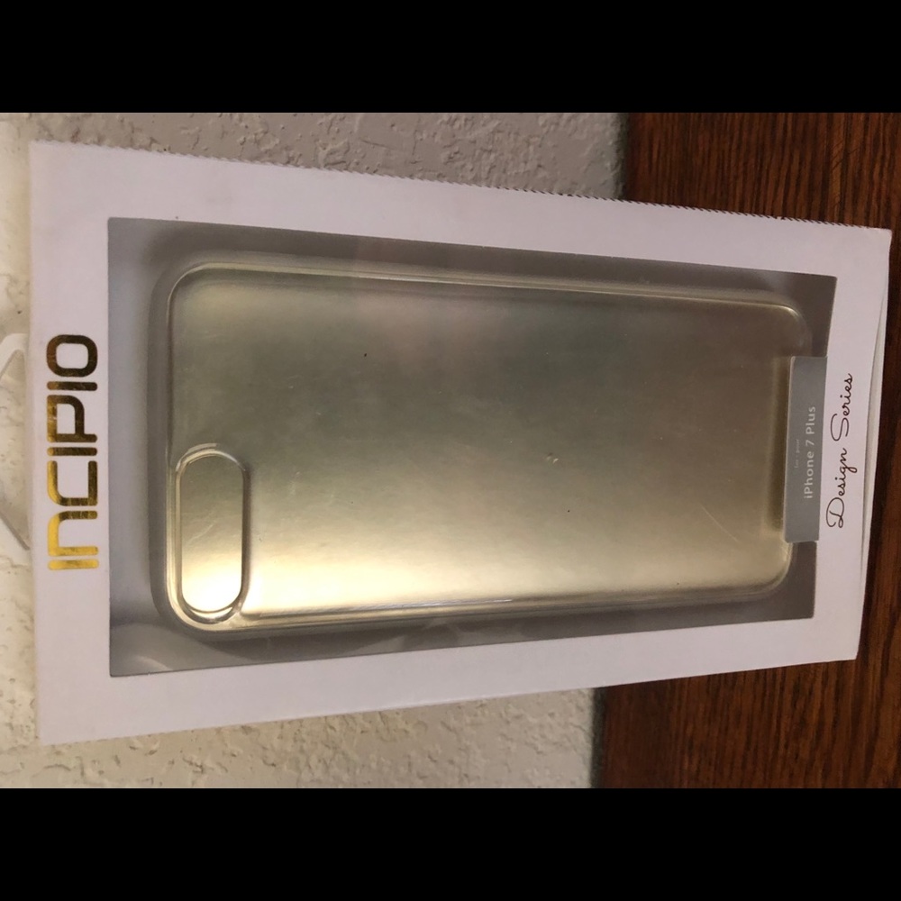 Design Series iPhone 7 Plus clear phone cover.